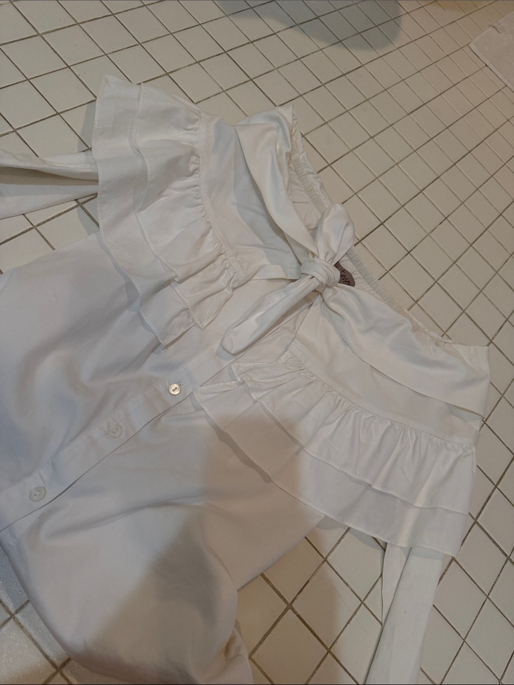 Petersyn White Off-Shoulder Ruffle Button-Down Top - Picture 3 of 6